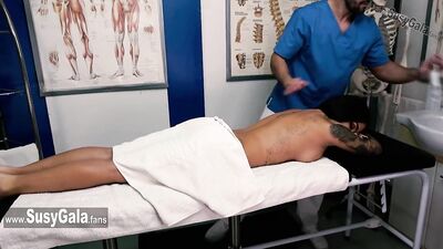 Hot pornstar model needs a fisio for relax her body with oil massage