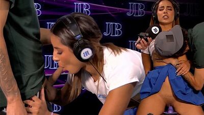 Natalia Garcia Pide una hamburgesa para chuparle la polla al repartidor en Juan Bustos Podcast