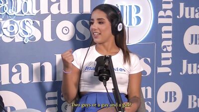 Natalia Garcia Pide una hamburgesa para chuparle la polla al repartidor en Juan Bustos Podcast