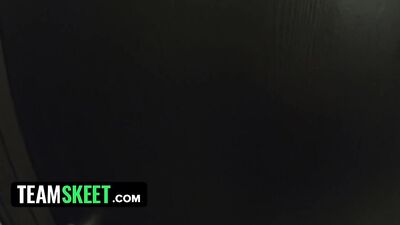 Slutty Babe With Big Butt Violet Rain Loves To Try New Things