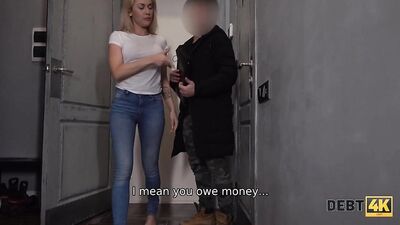 DEBT4k. Hot Darina dominates the collector during affair on the bed