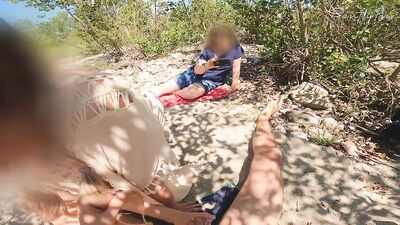 DICKFLASH PICNIC: two girls make me cum during a picnic at the beach