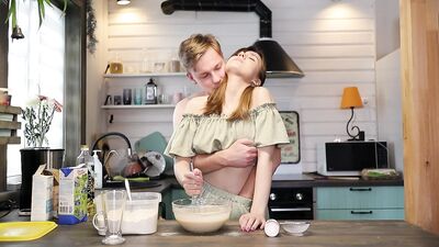 ????Leave me alone I'm cooking! No, I'm fucking pussy!????A lot of sperm - applause!????