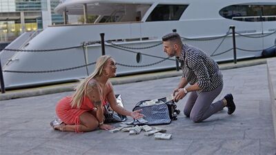 Hot British PAWG Gets All Excited When She Sees A Million Dollars To Fuck A Stranger She Just Met