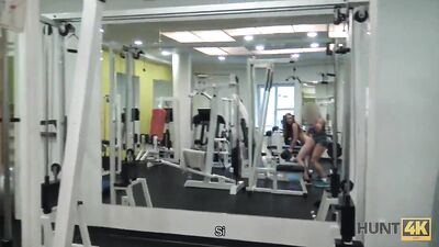 HUNT4K. Naive gym bunny has sex with rich male instead