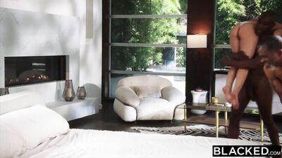 Bbc-hungry Realtor Xxlayna Loves Older Men