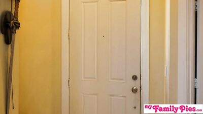 Emma Hix Magical Lips Cant Resist Wrapping Around Stepdads Hard Dick -S16:E2