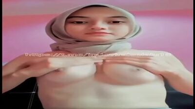 Indonesian Hijab Ratu Vcs Sama Pacar gets off on webcam with Bokep Indonesia Hijab Ratu Vcs Sama