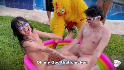 Frisby's chicken organizes fight between ALIX VLOGS and LARA ROSS to see who will fuck his fat cock