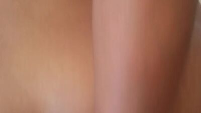 Katyperla jugando con su gran culo