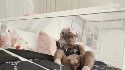 Big toy penetration makes her CREAM