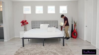 PUREMATURE Jordan Maxx Makes Mover Stuff Her Box