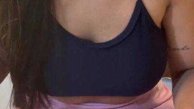 ESPOSA COM NEGÃO PIROCUDO NO MOTEL DANDO GOSTOSO CORNO FILMANDO ELA GOZOU NO PAU DO NEGÃO ELE DEU O