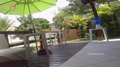 Esposa gostosa Thay Ksada fodendo com o entregador de água