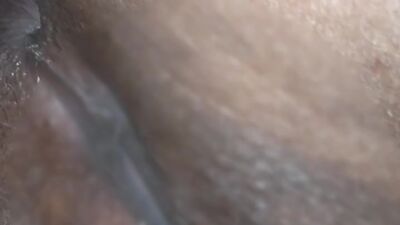 プスプスおならを連発するだらしない黒アナル。