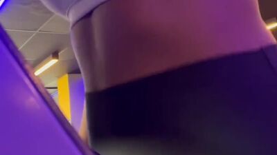 Que GOSTOSA GRELUDA, NA ACADEMIA COM ESSE PEITO DURO AINDA ME CHAMOU PRO BANHEIRO COM TEZAO