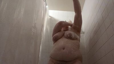 Washing my thicc body in the shower