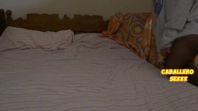 Zorrita blanca humeda y caliente es montada