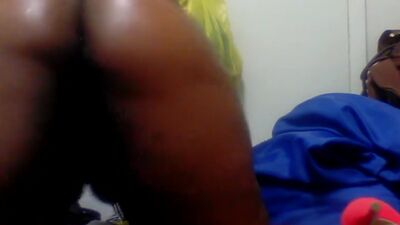 Chocolate Sexy bbw jiggling body in oil and heels