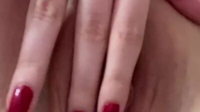 حشری شدم داشتم جق میزدم ???? فیلم گرفتم شما هم کص خیسم رو ببینین????????