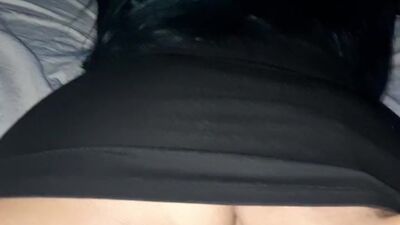 Viendo tv con mi cuñada caliente ella abrió las piernas para follarme con su delicioso coño