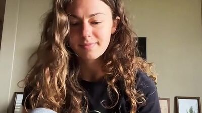 tiktok girl Live with massage gun