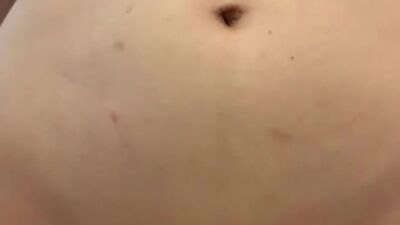 熟女は嬉しそうに腰を振る。最高の騎乗位！