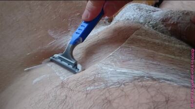 BBW Schlampe macht Rasur Versuch 2 ** der Rasierer **