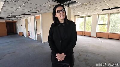 Real Estate Agent Cheats on Her Boyfriend, Gets Anal Fucked During Visit by Fake Clients !!!