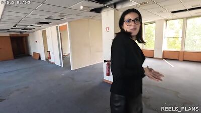 Real Estate Agent Cheats on Her Boyfriend, Gets Anal Fucked During Visit by Fake Clients !!!