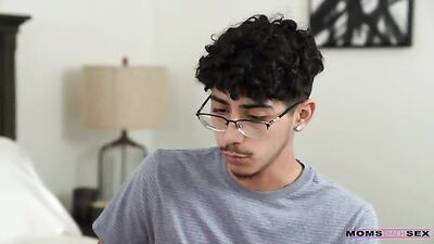 Stepmom Knows What Boys Think About - S19:E10