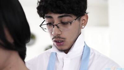 Stepmoms Little Black Dress - S3:E2