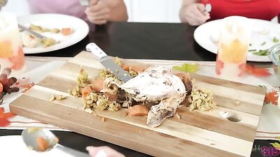 I Had My Stepsisters Thanksgiving Pie - S29:E7