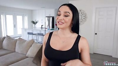 Stepmom Is Ready For Breeding Season - S4:E6