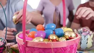 Easter Playthings For Stepmom - S3:E7