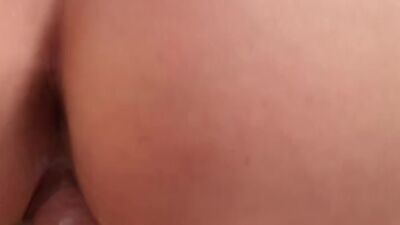 Quickie mit Sperma schlucken hinter der Hausecke beim Grillen mit Freunden