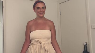 Redhead girlfriend begs for morning facial