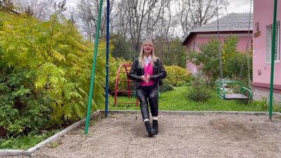 МУЖЧИНА ПОСТОЯННО ПЯЛИТЬСЯ НА БАБ И СИСЬКИ