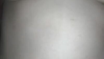 A ella le encanta montar vergas