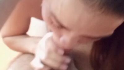 A mi novia le encanta chuparme las bolas