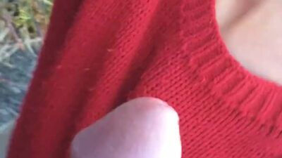 mi amigo me pidió que se la chupe en el rio y así fue, hasta llenarme la boca de cum