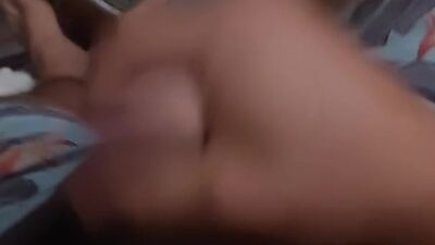 Quiero venirme en sus teta de tanto pensar en ella