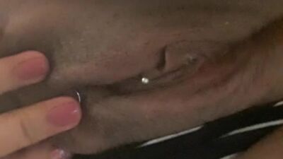 I show my big pussy until it squirt while I'm in a public restroom