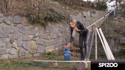 Venera Maxima Gives New Neighbor A Fiery Welcome