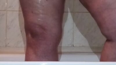 I caught a chubby mom playing with her fat pussy in the shower