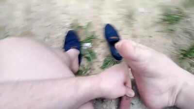 Артем дрочит ногами сам себе self suck autofellatio self footjob