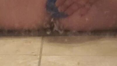 White anal whore fucks ass