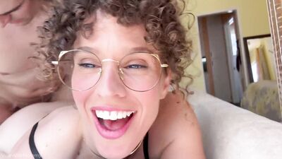 Stepmom Vibewithnoodles gets a new gig as a rough anal slut