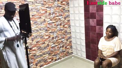 Young ebony babe gets a wet pussy pounding in a photo studio cumshot