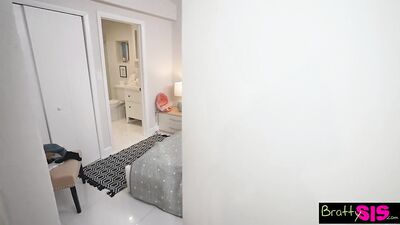 "When these guys cum in 2 mins, im left unsatisfied" Maria Kazi tells Stepbro - S26:E10